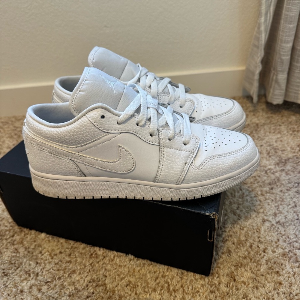 Air Jordan 1 Low GS Triple White